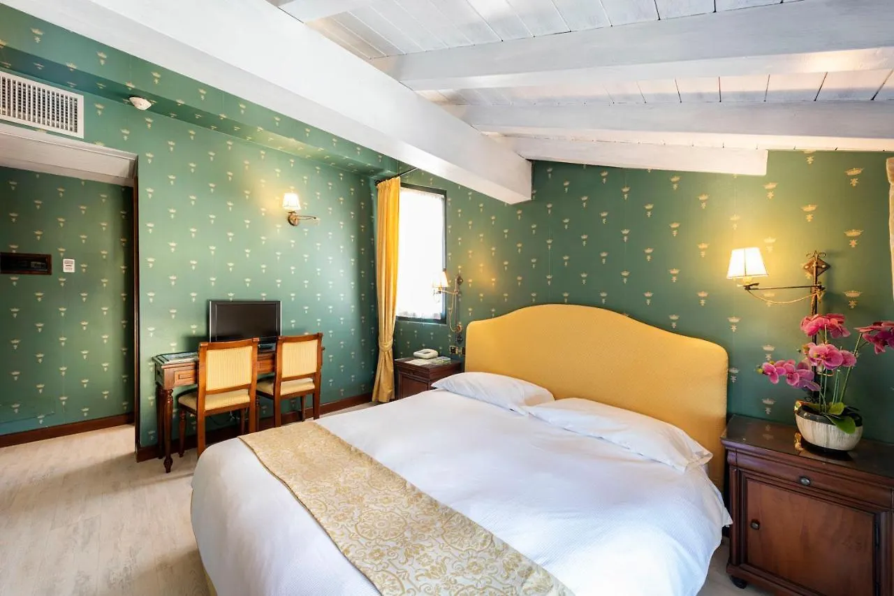 Hotel Du Lac Menaggio 3*,  Italy